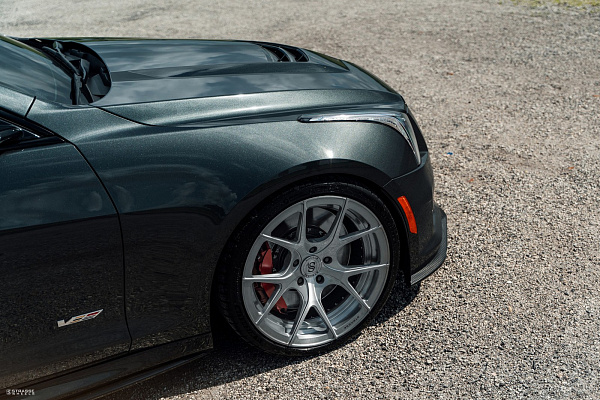 Фото дисков Strasse Wheels SM5R Deep Concave Duoblock Глянцевый темный лак на Cadillac ATS