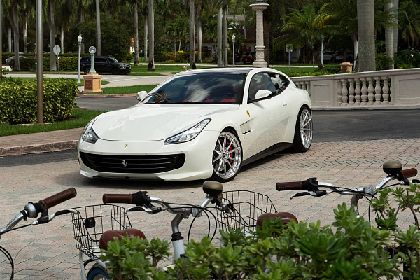 Фото дисков Anrky AN28 Полированный лак на Ferrari GTC4Lusso