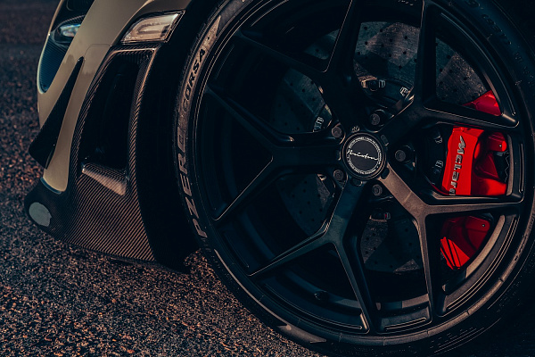 Фото дисков Brixton Forged PF7 Черный сатин на McLaren 720S