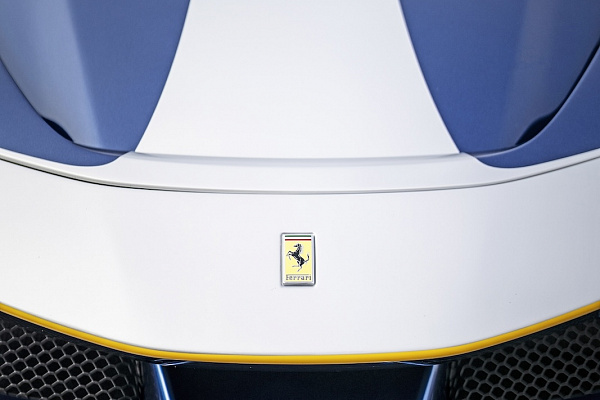 Фото дисков Strasse Wheels SV10 Track Сатиновый лак на Ferrari SF90
