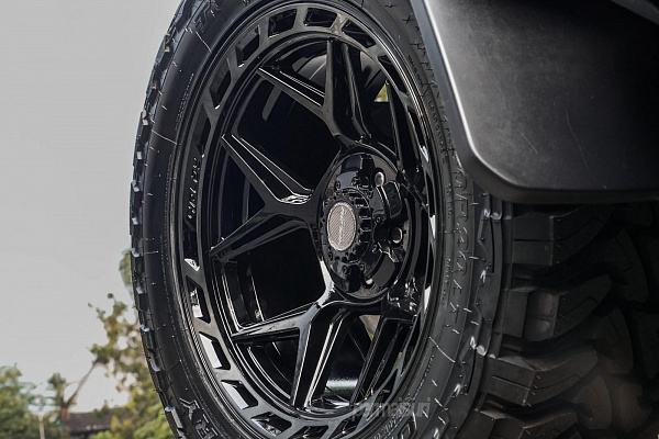 Фото дисков 4PLAY 4P55 Черный глянец на Jeep Wrangler IV (JL)