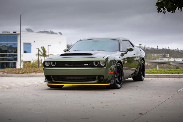 Фото дисков HRE C105 Черный сатин на Dodge Challenger III