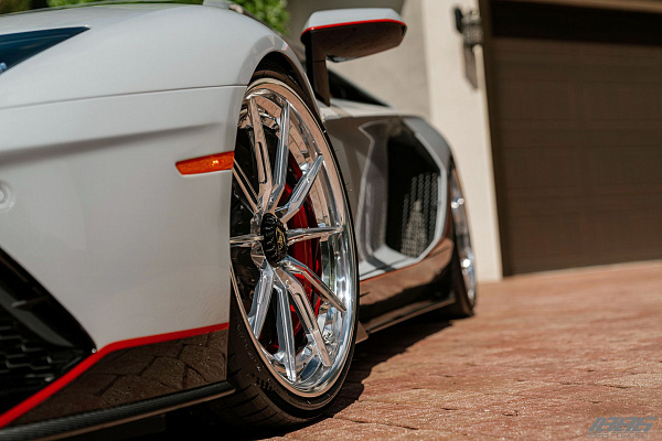 Фото дисков 1886 Wheels G010 Полированный лак на Lamborghini Aventador