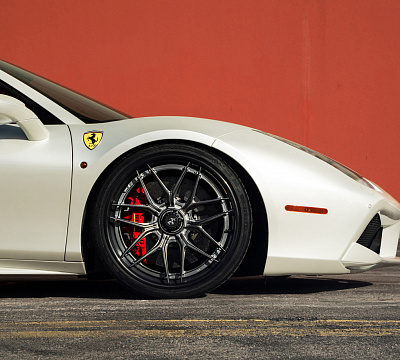 Фото дисков 1886 Wheels XR004 на Ferrari 488