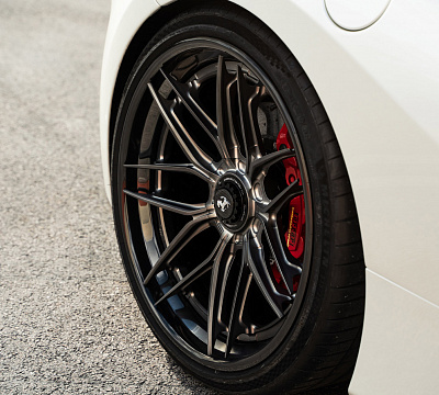 Фото дисков 1886 Wheels XR004 на Ferrari 488