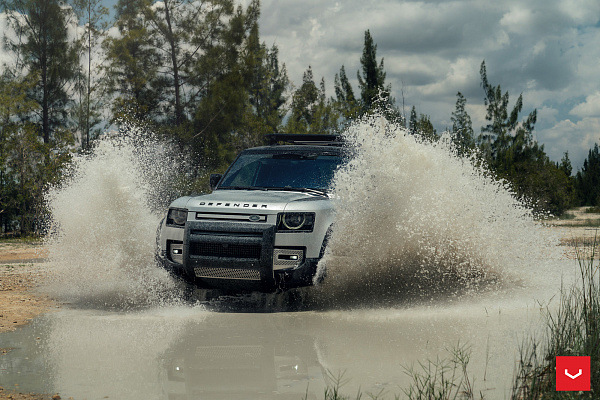 Фото дисков Vossen HF-5 Черный глянец на Land Rover Defender II
