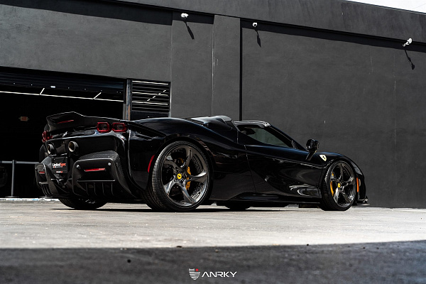 Фото дисков Anrky XR-205 Глянцевый темный лак на Ferrari SF90