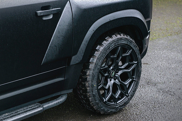 Фото дисков Kahn Type 57 RS Сатиновый графит на Land Rover Defender II