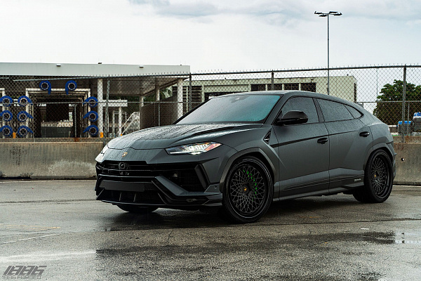 Фото дисков 1886 Wheels S009 Черный сатин на Lamborghini Urus