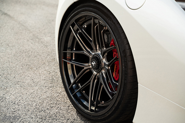Фото дисков 1886 Wheels XR004 Сатиновый графит на Ferrari 488