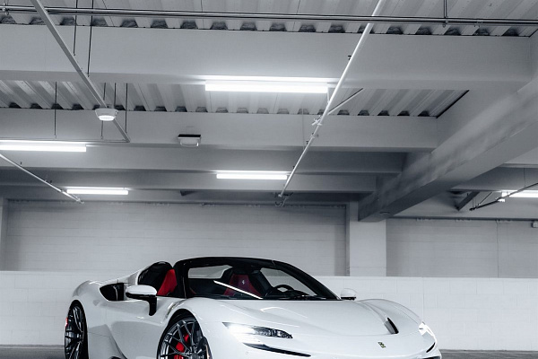 Фото дисков Anrky AN10 Глянцевый темный лак на Ferrari SF90