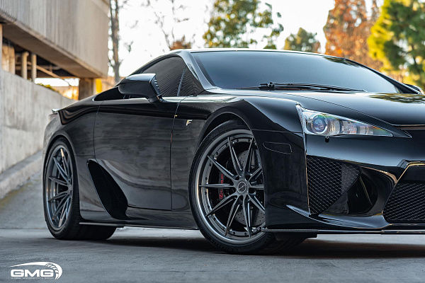 Фото дисков Brixton Forged R11-R Глянцевый графит на Lexus LFA