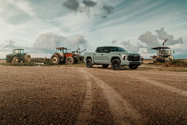 Фото дисков 4PLAY 4P83 Черный глянец на Toyota Tundra III