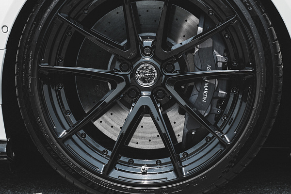 Фото дисков Brixton Forged WR3.2 Черный глянец на Aston Martin Vantage 4