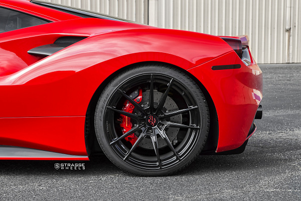 Фото дисков Strasse Wheels SV1 Deep Concave Monoblock Черный глянец на Ferrari 488