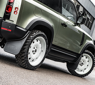 Фото дисков Kahn British Heritage RS на Land Rover Defender II