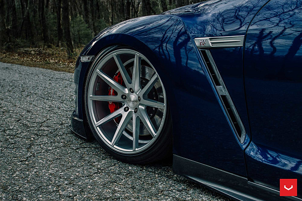Фото дисков Vossen VFS-1 Серебро на Nissan GT-R