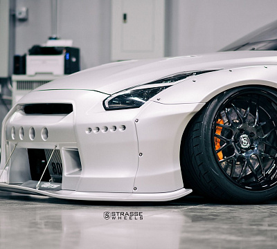 Фото дисков Strasse Wheels SV8 Signature на Nissan GT-R