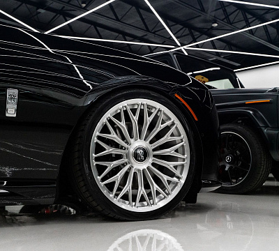 Фото дисков 1886 Wheels G015 на Rolls-Royce Spectre