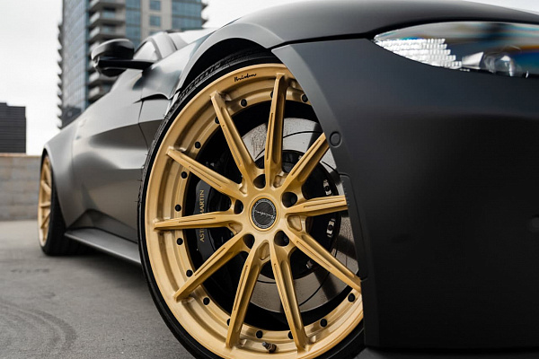 Фото дисков Brixton Forged R11-R Глянцевая шампань на Aston Martin Vantage 4