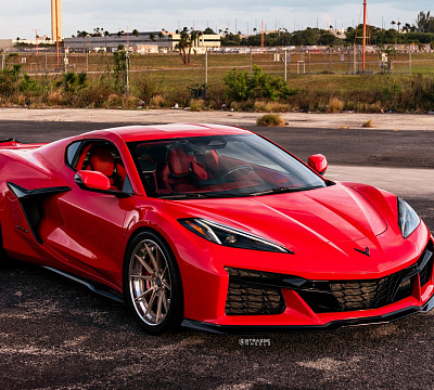 Фото дисков Strasse Wheels SV10 Deep Concave FS на Chevrolet Corvette C8