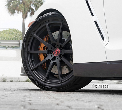 Фото дисков Strasse Wheels R10 Deep Concave Monoblock на Nissan GT-R