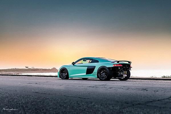Фото дисков Brixton Forged PF8 Черный глянец на Audi R8 (4S)