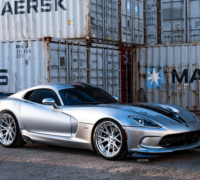 Фото дисков Strasse Wheels SM6R Deep Concave FS на Dodge Viper