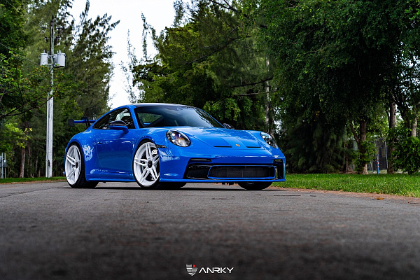 Фото дисков Anrky AN27 Белый глянец на Porsche 911 VIII