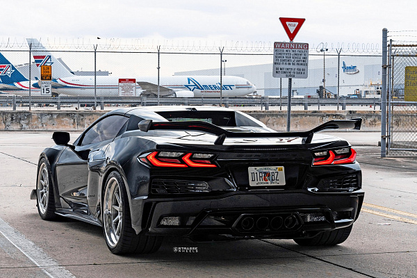 Фото дисков AL13 R10 Глянцевый лак на Chevrolet Corvette C8