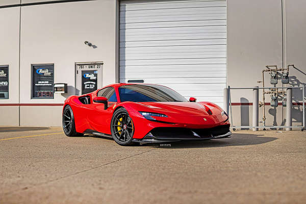Фото дисков Savini SV10 Другой цвет на Ferrari SF90