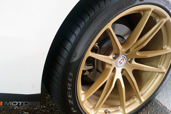 Фото дисков HRE P104 Сатиновое золото на Maserati Ghibli