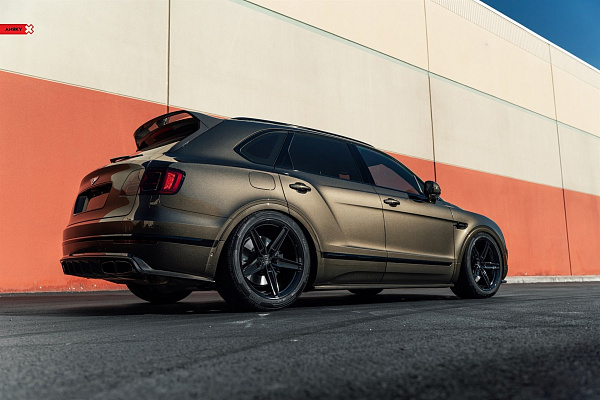 Фото дисков Anrky AN15 Глянцевый лак на Bentley Bentayga