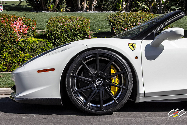 Фото дисков CEC C26 Черный глянец на Ferrari 458