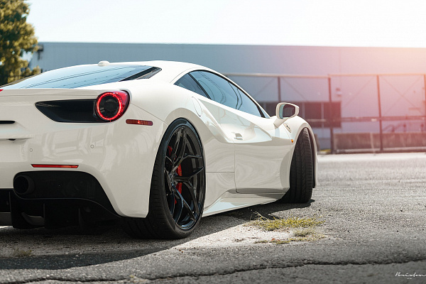 Фото дисков Brixton Forged PF5 Глянцевый темный лак на Ferrari 488