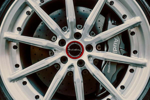 Фото дисков Brixton Forged R11-R Глянцевый лак на Audi R8 (4S)