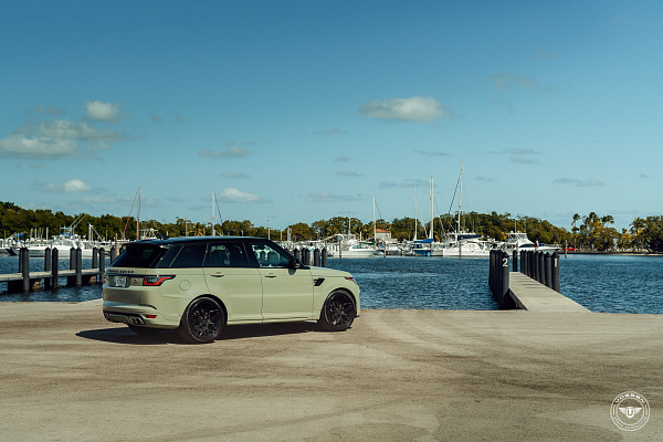 Фото дисков Vossen UV-1 Черный глянец на Land Rover Range Rover Sport II