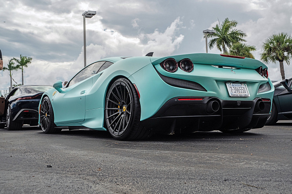 Фото дисков Strasse Wheels SV15 Deep Concave Duoblock Черный матовый на Ferrari F8