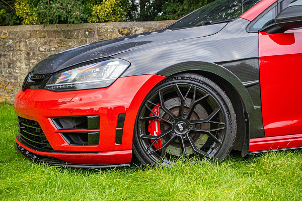 Фото дисков Bola FLF Черный глянец на Volkswagen Golf VII