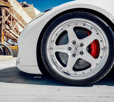 Фото дисков Strasse Wheels S5 Track на Chevrolet Corvette C8