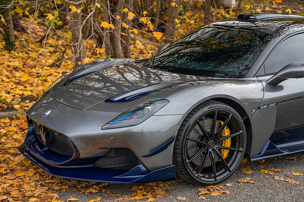 Фото дисков AL13 R10 Черный глянец на Maserati MC20