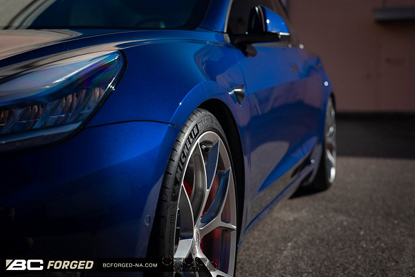 Фото дисков BC Forged KL01 Глянцевый тонированный лак на Tesla Model 3