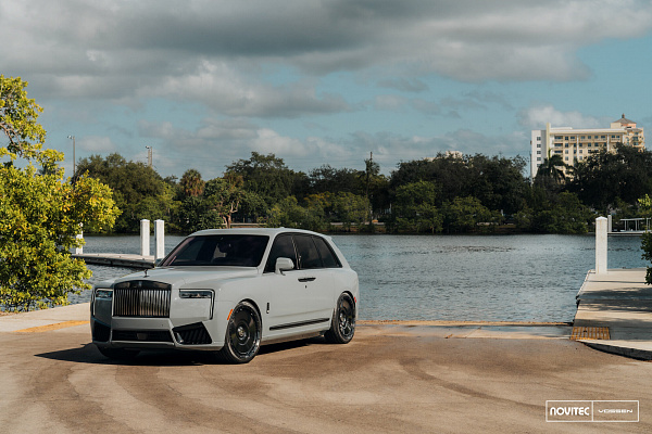 Фото дисков NOVITEC SP3 Черный глянец на Rolls-Royce Cullinan