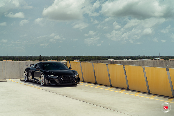 Фото дисков Vossen LC3-01T Глянцевый лак на Audi R8 (4S)