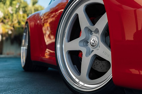 Фото дисков HRE 527 Серебро на Porsche 911 VIII