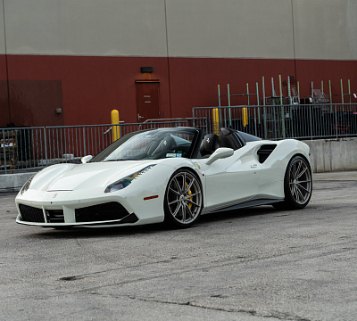 Фото дисков HRE P104SC на Ferrari 488
