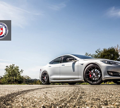 Фото дисков HRE P101 на Tesla Model S