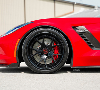 Фото дисков Strasse Wheels SM5R Deep Concave FS на Chevrolet Corvette C7