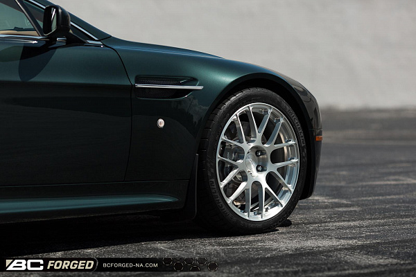 Фото дисков BC Forged RS40 Глянцевый лак на Aston Martin Vantage 3