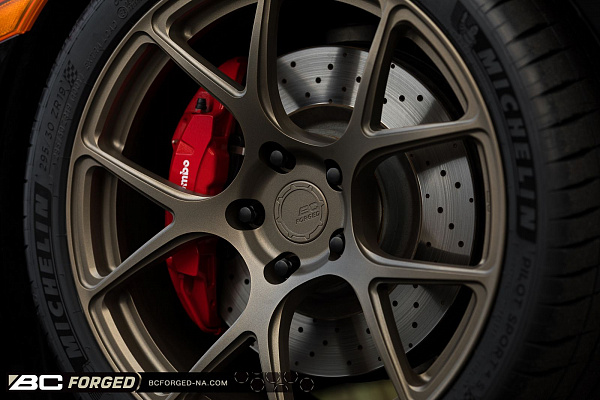 Фото дисков BC Forged RZ05 Сатиновая бронза на Honda Civic Type R FL5